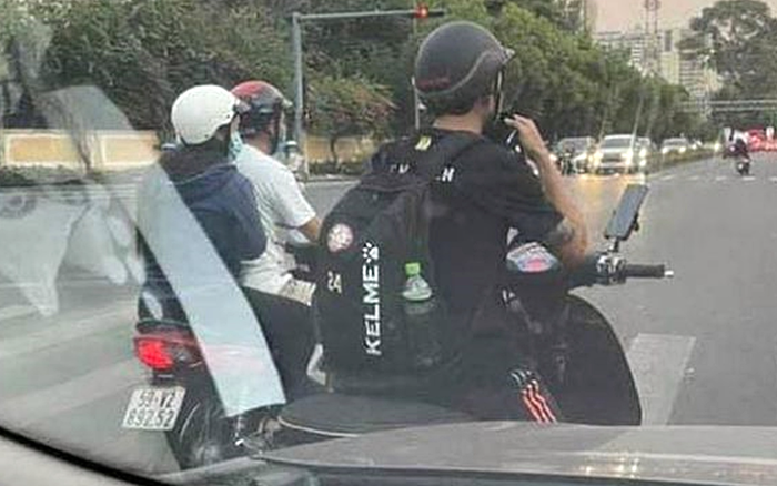 Lee Nguyễn giản dị đi xe máy, Bùi Tiến Dũng đi 'siêu xe' như Cường Đô La