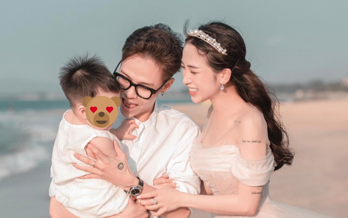 Cháu ngoại đầu tiên của Minh Nhựa chính thức được mẹ cho lộ diện, ngoại hình giống bố y đúc