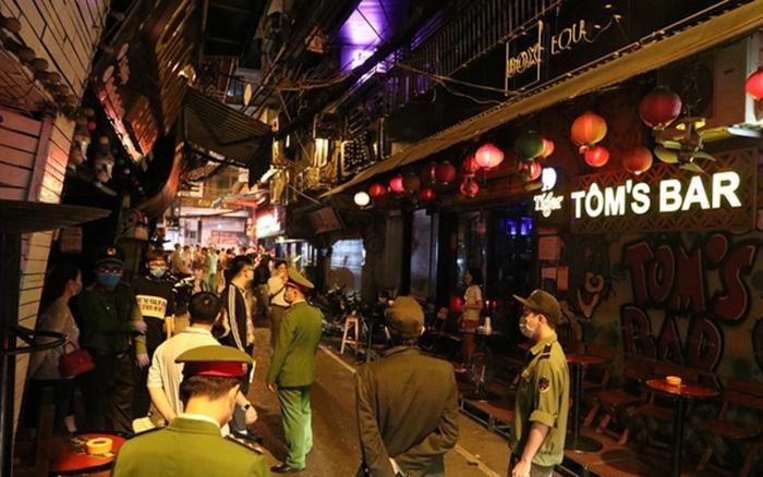 Hà Nội cho phép quán bar, karaoke hoạt động trở lại từ 0h ngày 23/3