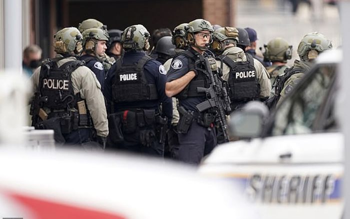 Mỹ: Xả súng kinh hoàng tại bách hóa, 6 người thiệt mạng