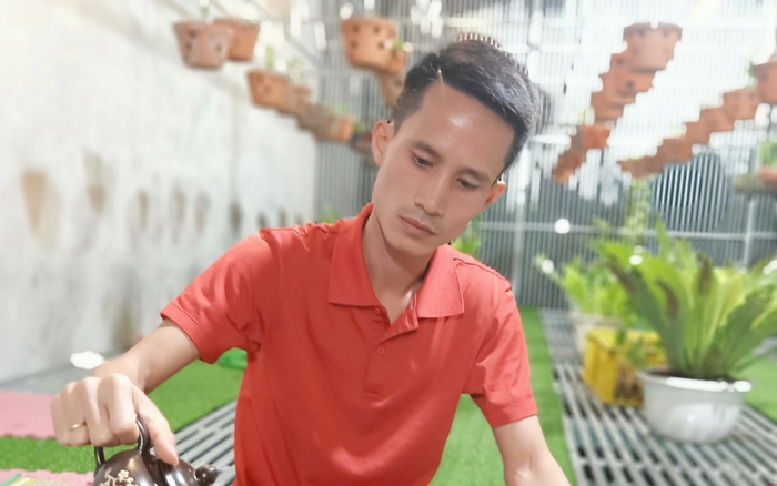 Nghệ nhân trồng lan Đinh Ngọc Chung chia sẻ về bí quyết chăm sóc lan giống