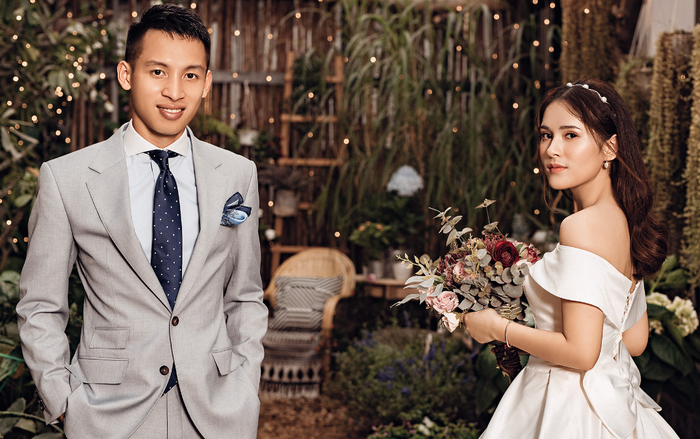 Vợ Đỗ Hùng Dũng khóc nức nở, bay gấp vào TP.HCM khi biết chồng gãy chân