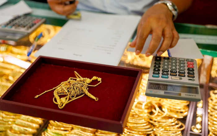 Giá vàng hôm nay 24/3: Vàng tiếp tục lao dốc mạnh