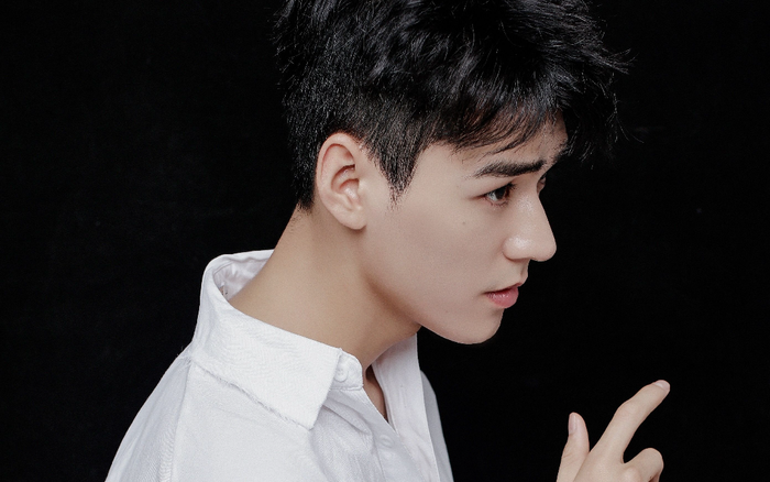 Dù không makeup nhưng Cung Tuấn vẫn điển trai khi ghi hình show 'Thử Thách Cực Hạn' mùa 7