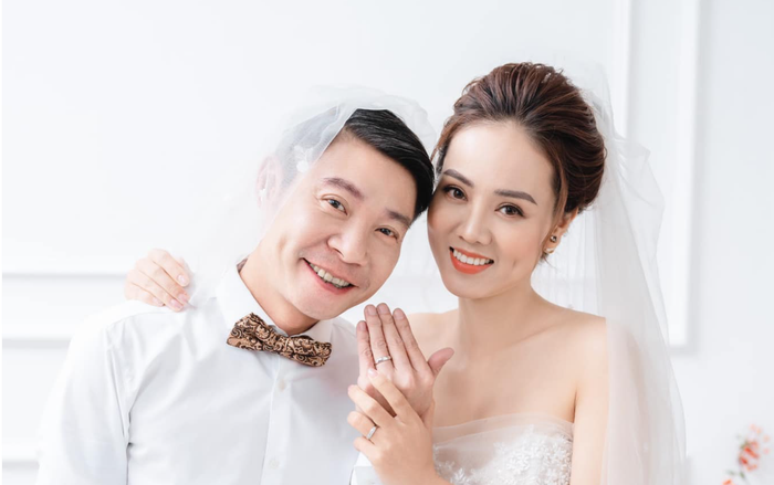 Than hết tiền xài, 'Cô Đẩu' Công Lý liền được vợ trẻ kém 15 tuổi chuyển khoản ngay 20 triệu
