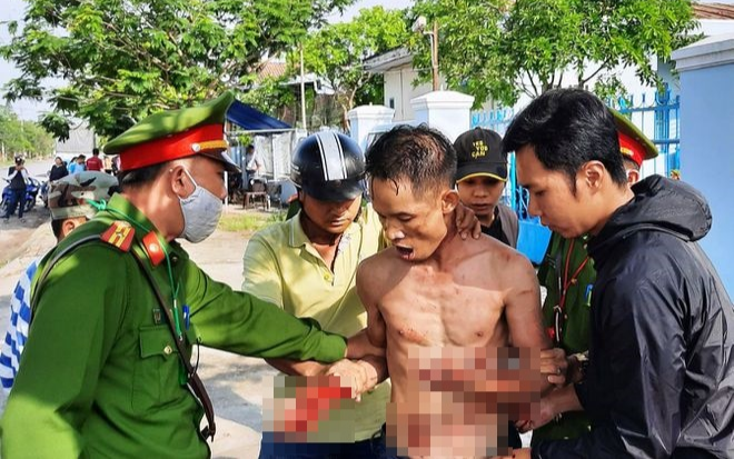 Khống chế người đàn ông nghi ngáo đá, cầm dao tự gây thương tích