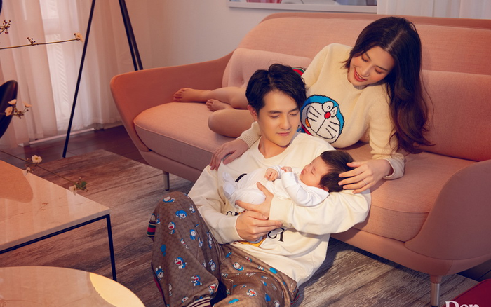 Ông Cao Thắng bế Winnie tháp tùng Đông Nhi đi sự kiện