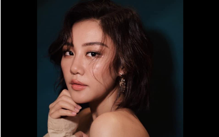 Hari Won và Văn Mai Hương bị nhầm là chị em song sinh vì bức hình gây 'lú'