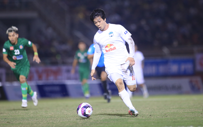Khi Lee Nguyễn đối đầu Công Phượng