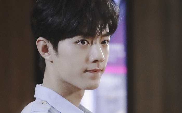 Tiêu Chiến gia nhập đoàn phim mới, fan xếp hàng hai bên chào đón thần tượng tại sân bay