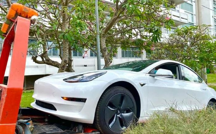 Trường đại học mua xe tiền tỷ về cho sinh viên thực hành