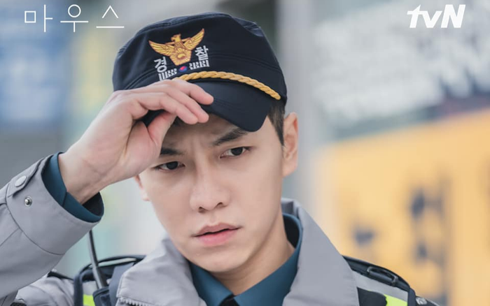 Mọt phim rủ nhau chinh phục '10 vạn câu hỏi vì sao' trong Mouse: Càng xem càng rối như tơ vò