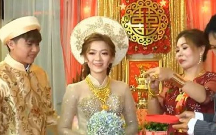 Cô dâu chú rể miền Tây khiến dân tình hoa mắt với 'của hồi môn' lên đến chục tỷ trong ngày cưới