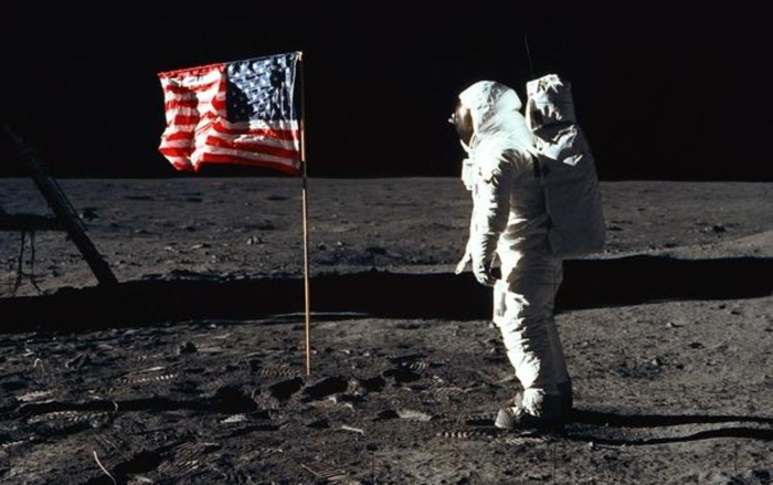 Đây là chiếc máy tính đã đưa con người lần đầu đặt chân lên mặt trăng