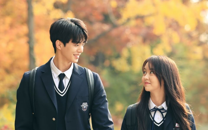 Các công ty quản lý K-Pop làm gì khi biết thực tập sinh hẹn hò?