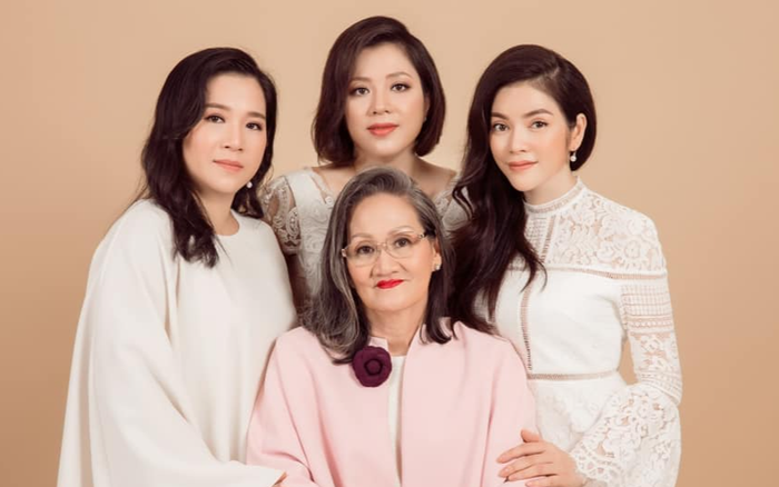 Lý Nhã Kỳ khoe ảnh đại gia đình, hài hước chia sẻ: 'Nhà này không thiếu gì ngoài đàn ông'