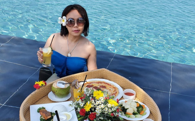 Việt Hương 'chặt đẹp' dàn hotgirl thời nay bằng loạt ảnh đồ bơi đầy gợi cảm