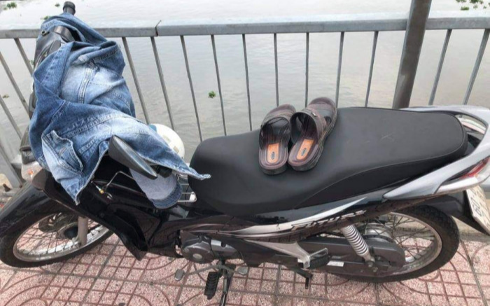 Nam thanh niên 26 tuổi để lại xe máy trên cầu rồi nhảy xuống sông Sài Gòn tự tử