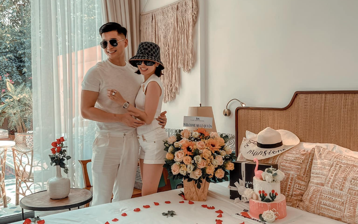 Lệ Quyên tình tứ đón sinh nhật sớm cùng Lâm Bảo Châu