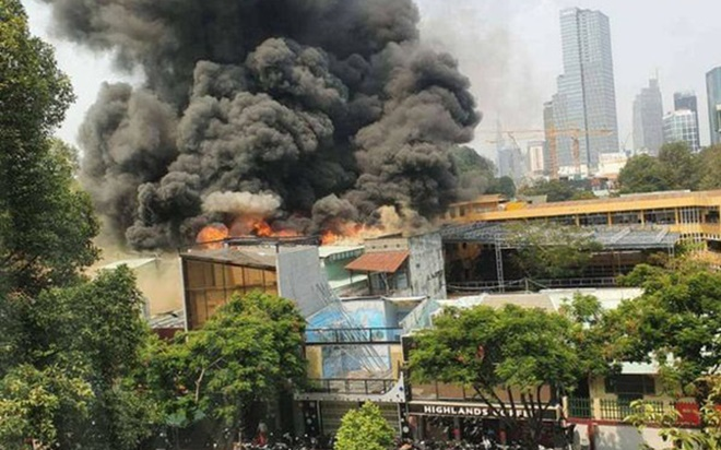 Cháy nhà ở trung tâm quận 1, sơ tán toàn bộ học sinh trường Ernst Thalmann
