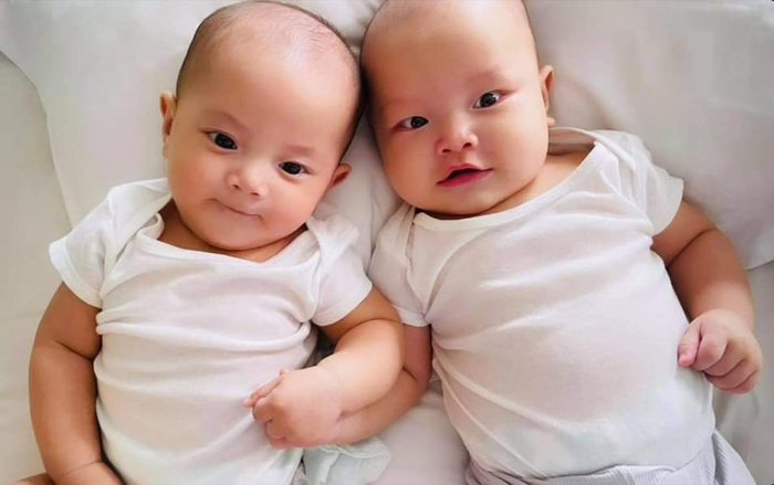 Hồ Ngọc Hà đăng loạt ảnh khoe cận cảnh sắc thái dễ thương của hai bản sao nhí