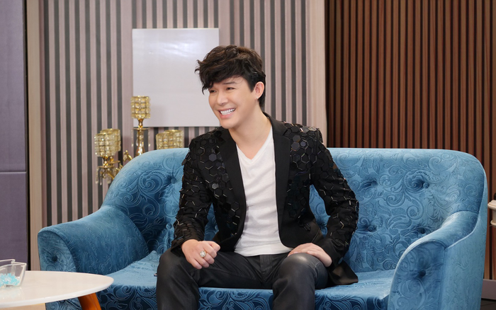 Nathan Lee đăng status nêu quan điểm về tiền bạc, khán giả gọi tên Ngọc Trinh