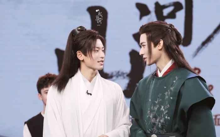 Fan của Trương Triết Hạn - Cung Tuấn gây chiến với fan Vương Nhất Bác