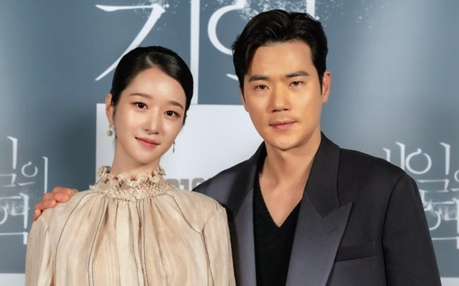'Chia tay' Kim Soo Hyun, Seo Ye Ji e ấp bên tài tử Kim Kang Woo!