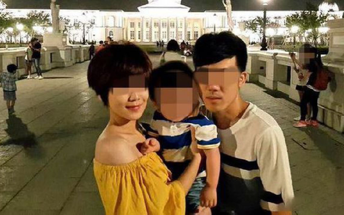 Nghi bị 'cắm sừng', chồng đâm vợ ngay trước mặt 2 con trai