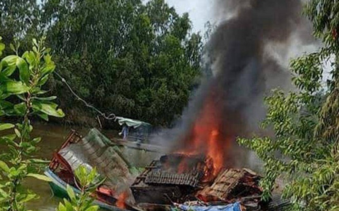 Bình gas bất ngờ phát nổ trên phà gây cháy lớn, 3 người thương vong