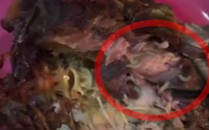 Kinh hãi giòi bò lúc nhúc trong khúc cá kho của chuỗi cửa hàng thực phẩm sạch ở Hà Nội