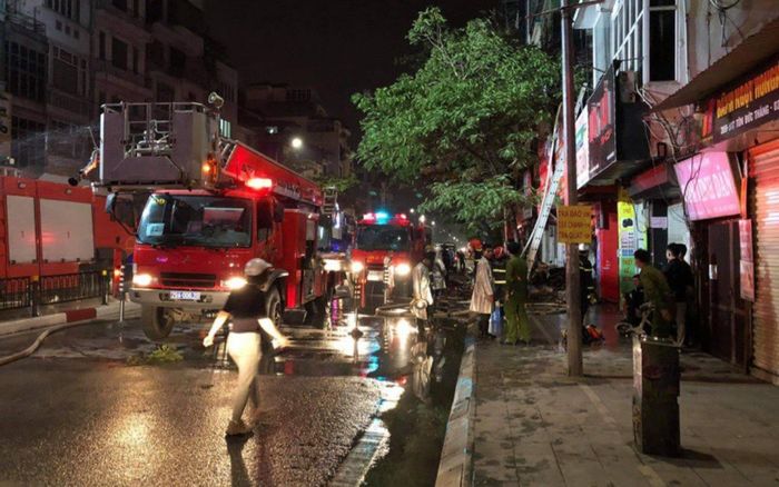 Hà Nội: 4 người tử vong trong vụ cháy kinh hoàng tại phố Tôn Đức Thắng