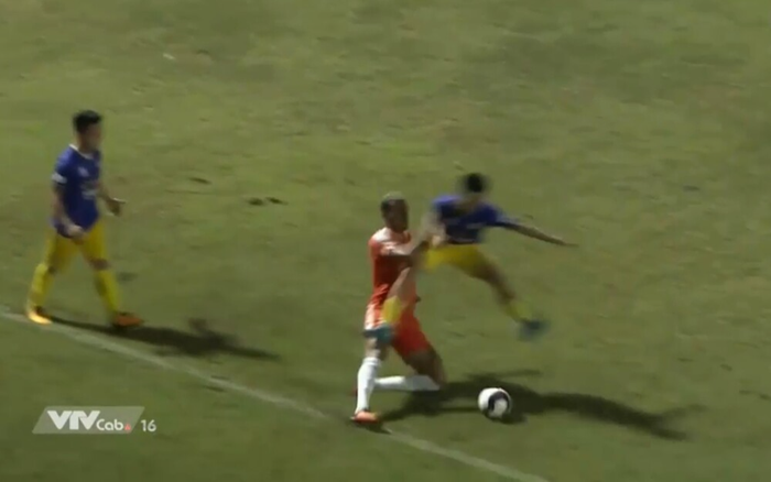 Quân của bầu Hiển đá xấu, đá láo: Cần phạt nặng để tránh tiếng dung túng