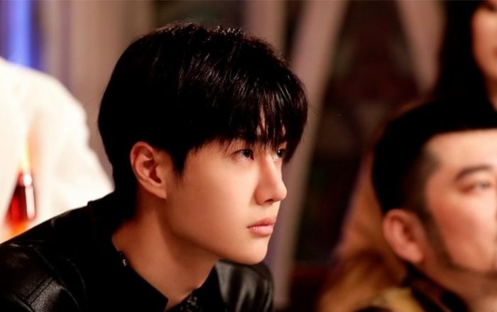 Vương Nhất Bác lạnh lùng thờ ơ với mọi người nhưng lại đối xử cực thân thiện với cô gái này