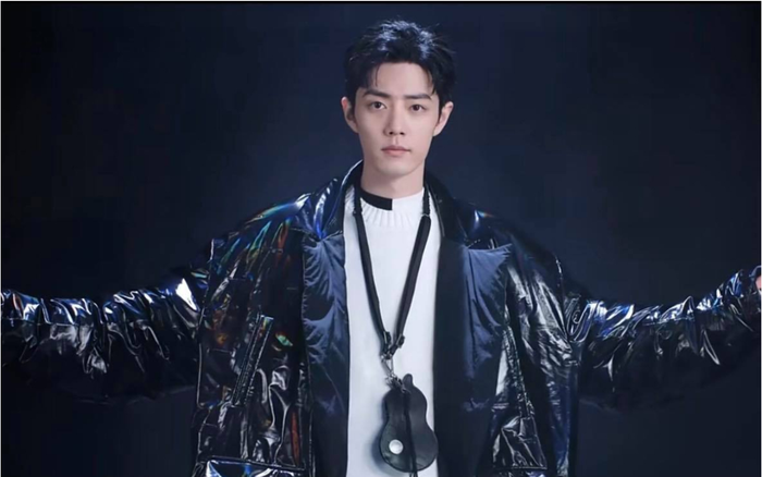 Tiêu Chiến thần thái 'căng đét' chuẩn siêu mẫu khi trình diễn catwalk