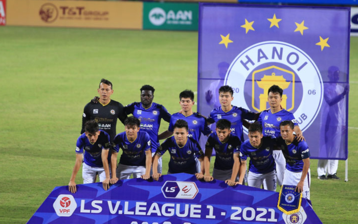 Người hâm mộ phản ứng vì đội bóng của bầu Hiển đá xấu, đề xuất đi thi... giải võ thuật