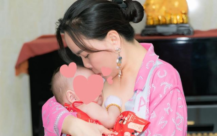 Phượng Chanel lần đầu hé lộ ảnh con chung với Quách Ngọc Ngoan