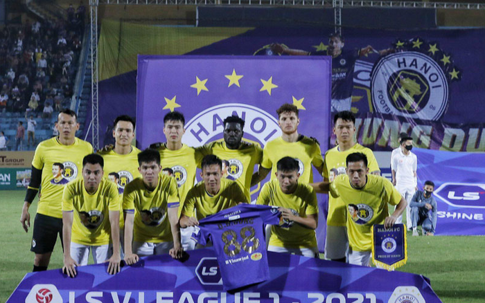 Liên tục chơi xấu, cầu thủ Hà Nội FC có xấu hổ trước nỗi đau của Hùng Dũng?