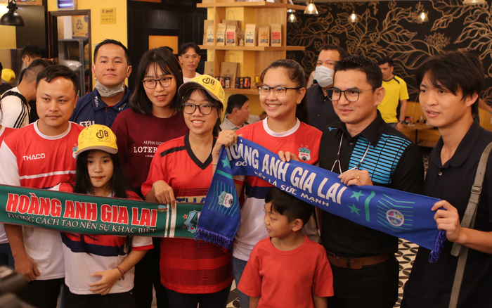 Vì sao Hà Nội FC của bầu Hiển không được yêu như HAGL?