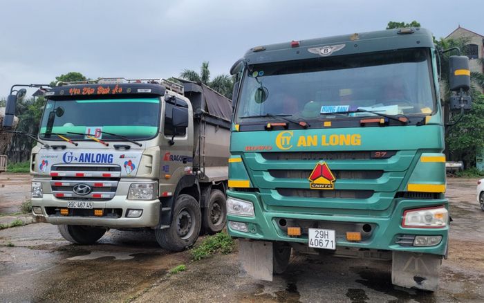 Bắt giữ 2 xe tải nghi chở 30 tấn chất thải công nghiệp ở Bắc Ninh