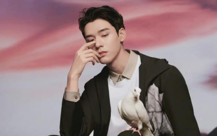 Cung Tuấn khoe nhan sắc đẹp không góc chết trên bìa tạp chí OK!