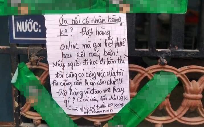 Giao hàng cả tuần không được, shipper bất lực dán lời nhắn lên cửa nhắc khách: 'Rồi có nhận hàng không?'
