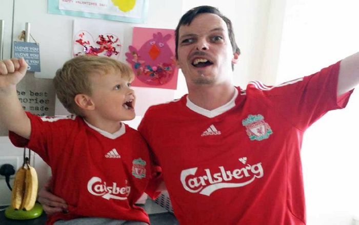 Nhận được điện báo 'anh trai đã chết', người phụ nữ bàng hoàng nhưng không tin và phát hiện gây sững sờ