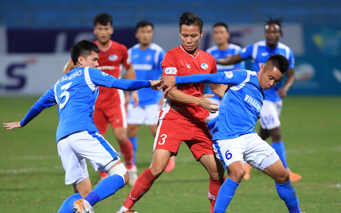 Mạc Hồng Quân và cầu thủ Quảng Ninh bị nợ lương: Hãy dũng cảm, làm như Đặng Văn Lâm!