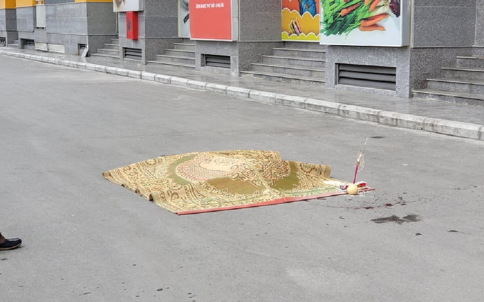 Người đàn ông ngoại quốc rơi từ tầng 19 chung cư xuống đất tử vong, để lại nhiều tin nhắn tạm biệt