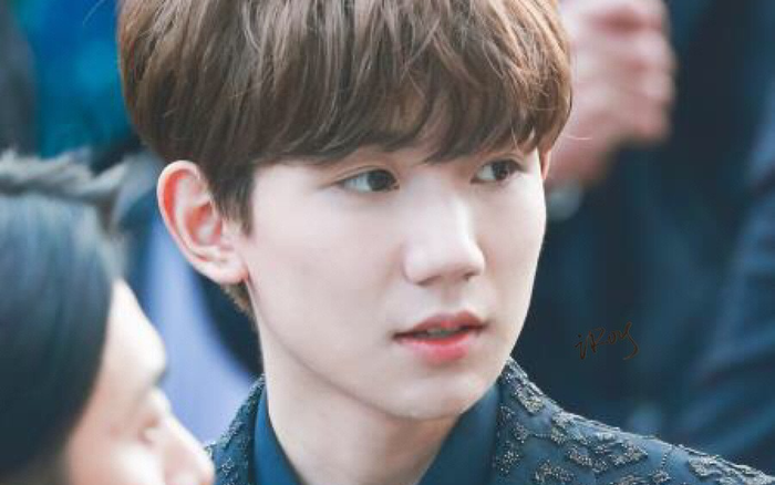 Trạng thái mệt mỏi, 'vừa đi vừa ngủ' của Vương Nguyên khiến fan vô cùng lo lắng