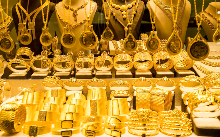 Giá vàng hôm nay 10/4: Đột ngột tăng cao nhưng hạ nhiệt trước khi đóng cửa dịp cuối tuần