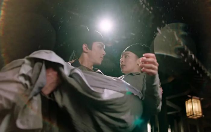 Địch Lệ Nhiệt Ba gây tranh cãi khi thể hiện bất mãn với 'couple' của mình và Ngô Lỗi