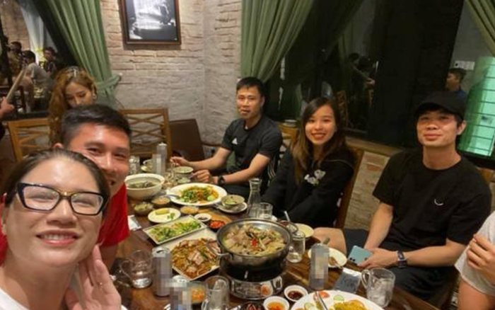 Lộ ảnh hiếm hoi của Viên Minh cùng Công Phượng, cặp đôi vẫn 'e ấp như ngày nào'