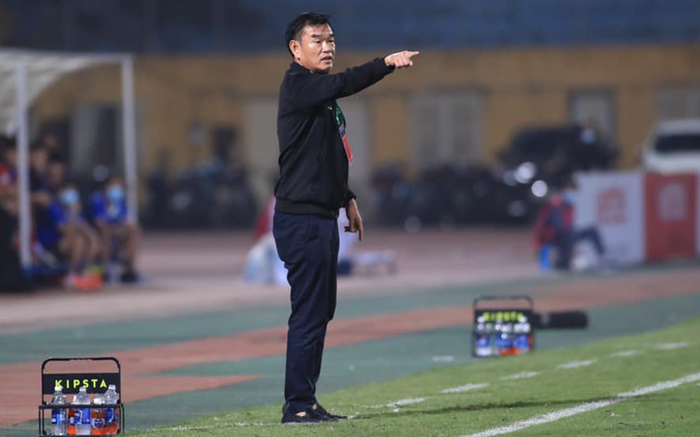 HLV Phan Thanh Hùng bất ngờ xin nghỉ ở Bình Dương, Hà Nội FC có đón trở lại?